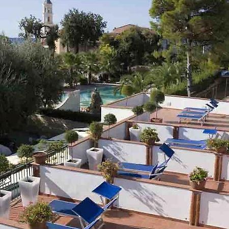 Hotel Ristorante Cavaliere Scario Exteriör bild