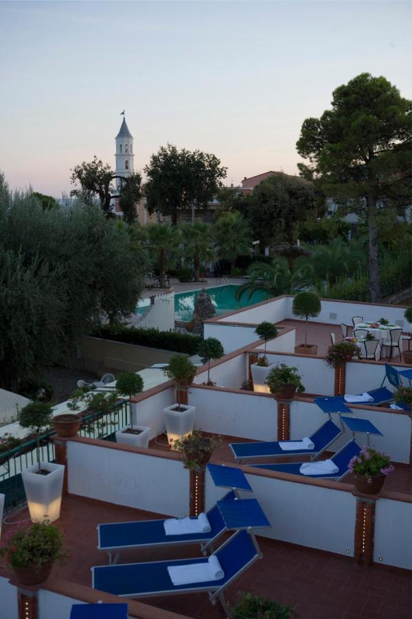 Hotel Ristorante Cavaliere Scario Exteriör bild