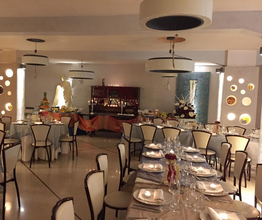 Hotel Ristorante Cavaliere Scario Exteriör bild
