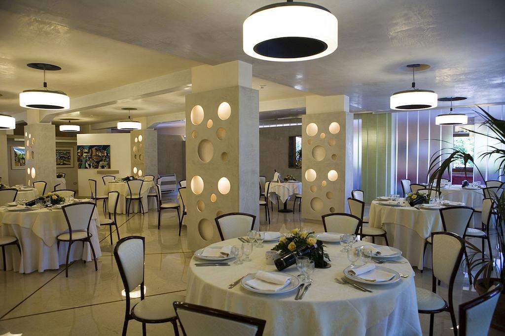 Hotel Ristorante Cavaliere Scario Exteriör bild