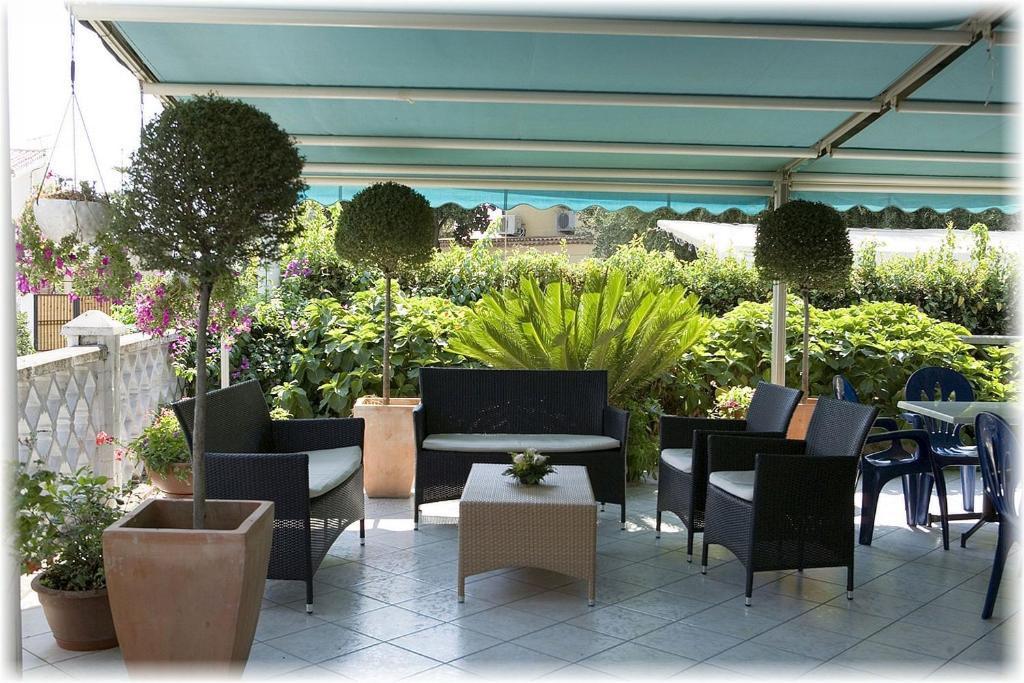 Hotel Ristorante Cavaliere Scario Exteriör bild