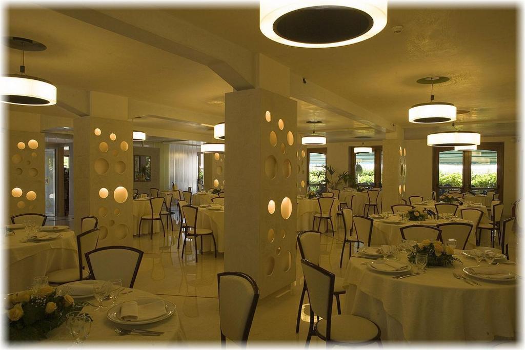 Hotel Ristorante Cavaliere Scario Exteriör bild