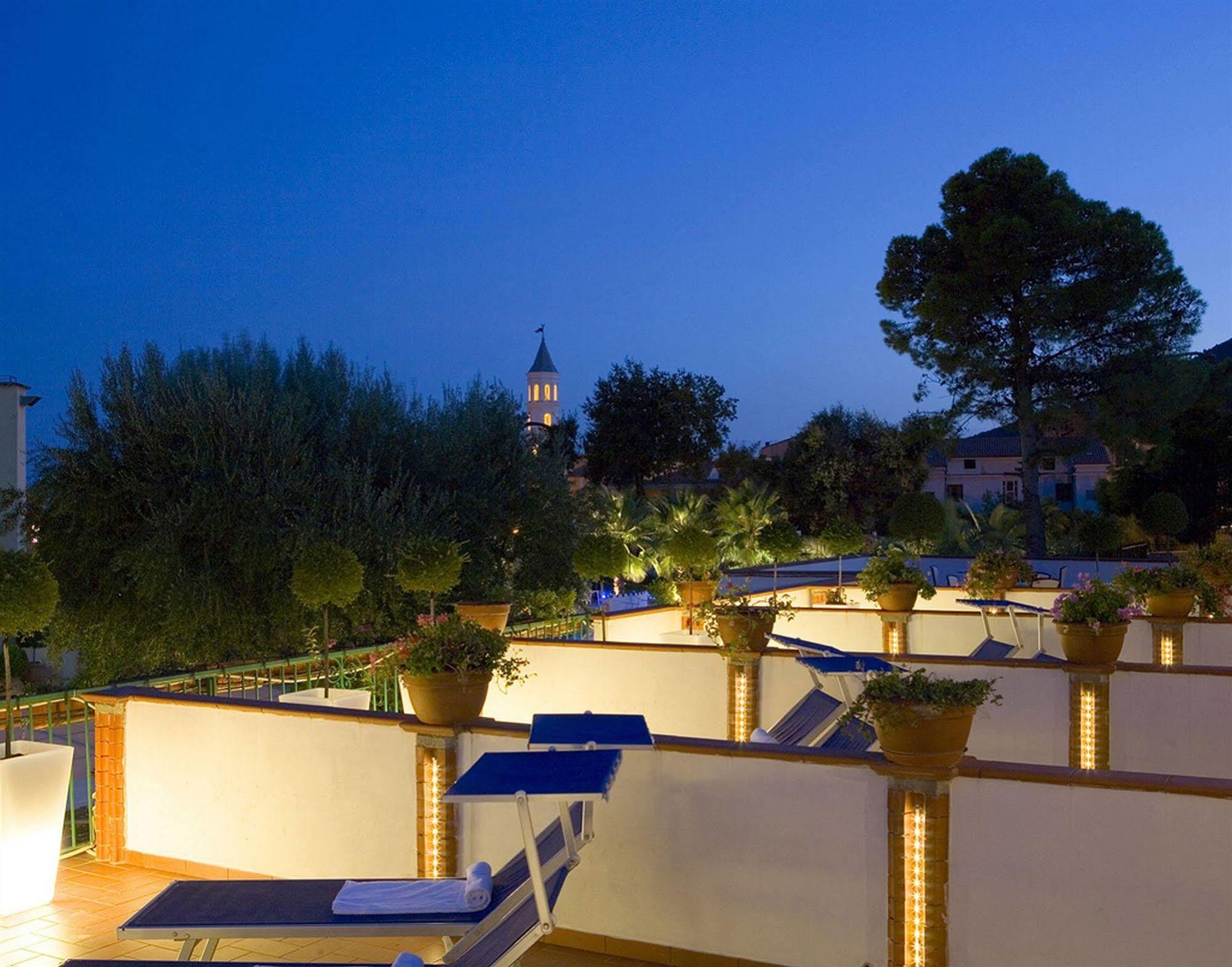 Hotel Ristorante Cavaliere Scario Exteriör bild