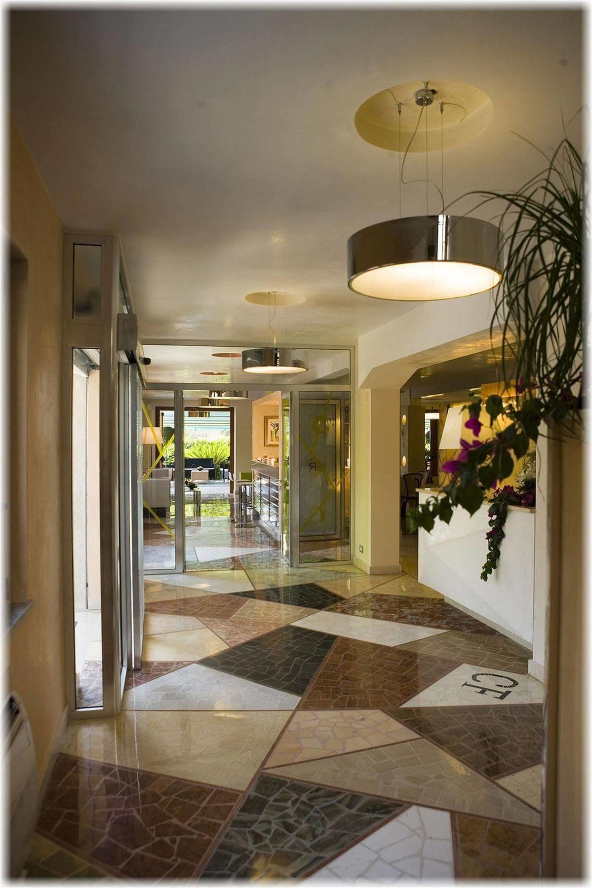 Hotel Ristorante Cavaliere Scario Exteriör bild
