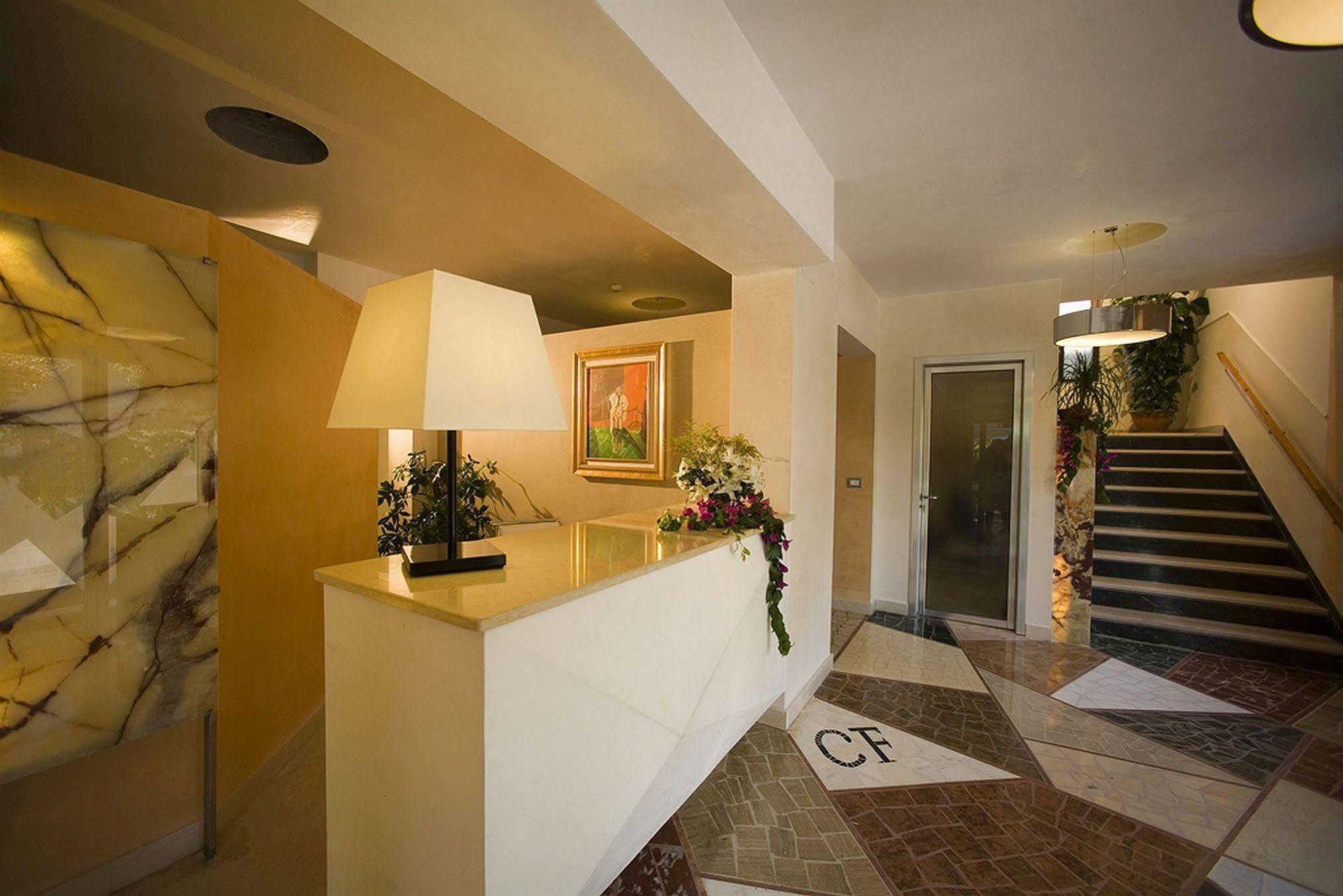 Hotel Ristorante Cavaliere Scario Exteriör bild