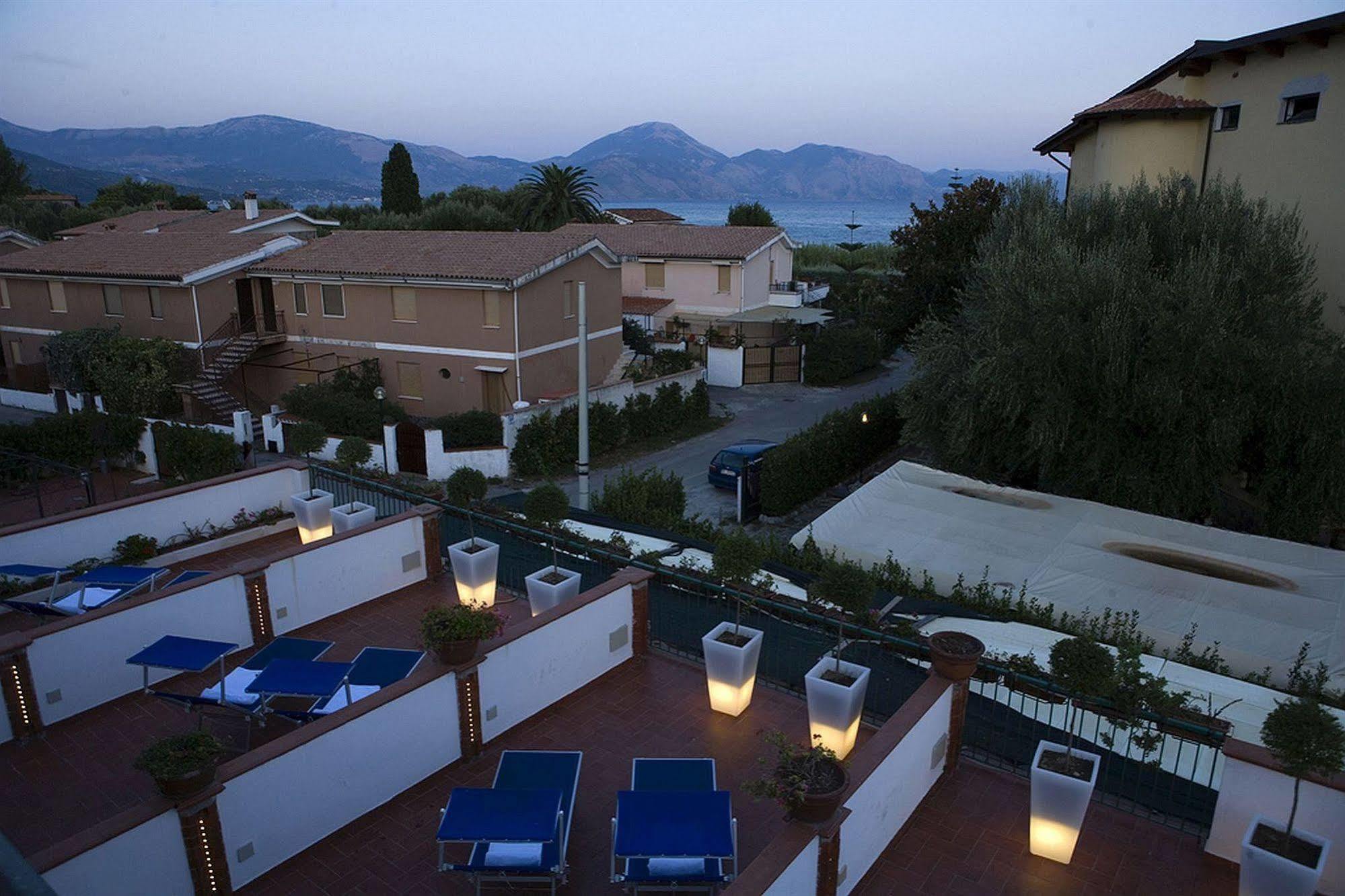 Hotel Ristorante Cavaliere Scario Exteriör bild